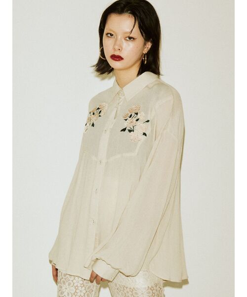 jouetie（ジュエティ）の「フラワーシャツ＆レースパンツ（シャツ/ブラウス・レディース・ブラック/ブルー/アイボリー・MEDIUM）」の9枚目の写真