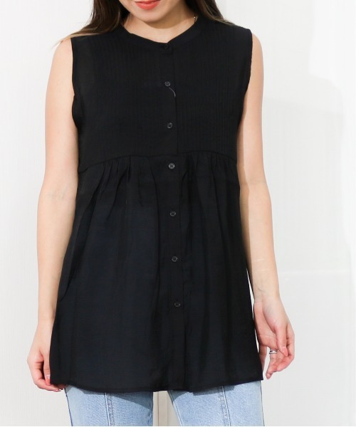 Per sist ence(パーシエンス)の「Per sist ence/パーシエンス ピンタックノースリーブシャツ(シャツ/ブラウス・レディース・オフホワイト/カーキ/ブラック・FREE)」の2枚目の写真