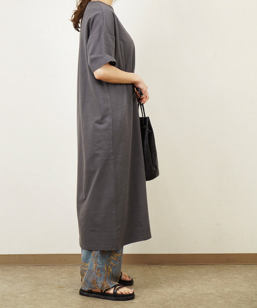Fizz(フィズ)の「【Fizz/フィズ】 キーネックスリットロング半袖ワンピース(ワンピース・レディース・ベージュ/パープル/ブルー/スミクロ・M)」の21枚目の写真