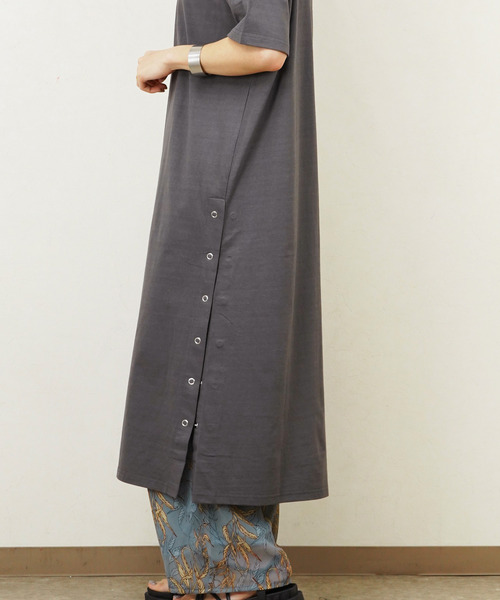 Fizz(フィズ)の「【Fizz/フィズ】 キーネックスリットロング半袖ワンピース(ワンピース・レディース・ベージュ/パープル/ブルー/スミクロ・M)」の22枚目の写真
