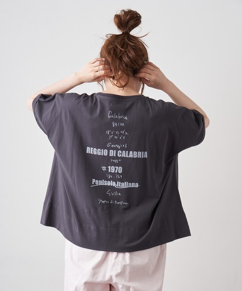 PUAL CE CIN（ピュアルセシン）の「【WEB限定カラーあり】擬麻加工天竺バックプリントショートスリーブ（Tシャツ/カットソー・レディース・ホワイト/チャコール/ベージュ/ナチュラル・FREE）」の2枚目の写真