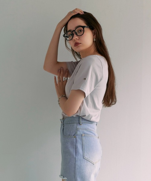 TINA:JOJUN(ティーナジョジュン)の「ボートネック 半袖Tシャツ TINA:JOJUN(Tシャツ/カットソー・レディース・ホワイト/グレイッシュベージュ/ライトブルーグレー/ブラック・M)」の5枚目の写真