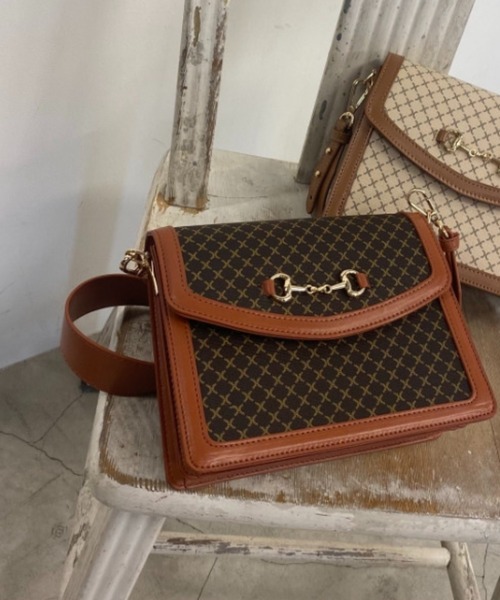 WEGO(ウィゴー)の「WEGO/ビット付きフラップショルダー(ショルダーバッグ・レディース・ブラック/その他1/その他2/ブラウン・FREE)」の1枚目の写真