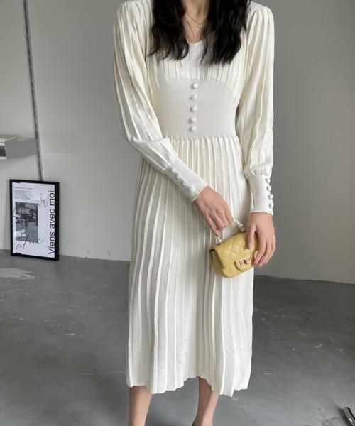 emi+(エミプラス)の「Vネックリブニットロングワンピース(ワンピース・レディース・アイボリー/ブラック・S/M/L)」の7枚目の写真