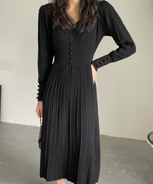 emi+(エミプラス)の「Vネックリブニットロングワンピース(ワンピース・レディース・アイボリー/ブラック・S/M/L)」の16枚目の写真