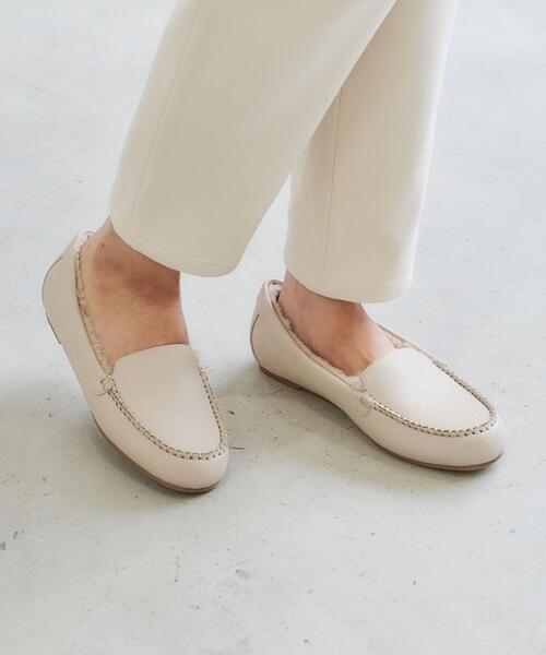 green label relaxing(グリーンレーベルリラクシング)の「フェイクファー ウォームモカシン(1cmヒール)(モカシン/デッキシューズ・レディース・オフホワイト/ライトブルー/ブラック/グレー・M/S/XL/L/XS)」の2枚目の写真