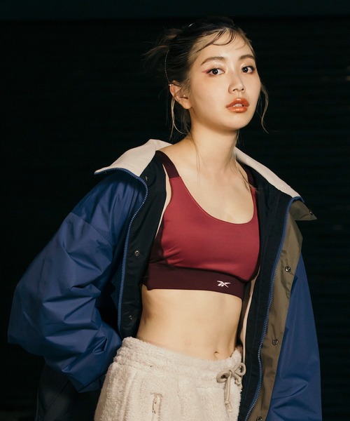 Reebok（リーボック）の「キレイフィット スポーツ ブラ / KireiFit Sports Bra（スポーツブラ・レディース・ワインレッド/ブラック×グレー・SMALL/MEDIUM/LARGE/X-LARGE/XX-LARGE）」の2枚目の写真