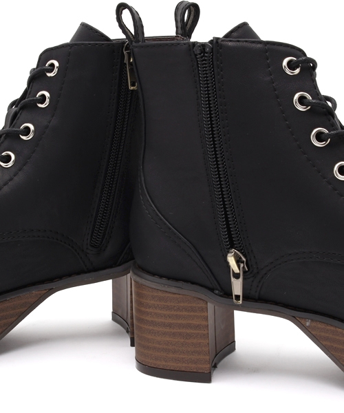 one after another NICE CLAUP（ワンアフターアナザーナイスクラップ）の「【non-no2月号掲載商品ナイスクラップ】レースアップショートブーツ（ブーツ・レディース・ブラック/ブラウン・SMALL/MEDIUM/LARGE）」の4枚目の写真