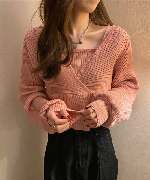 emi+（エミプラス）の「レイヤード風Vネックリブニットトップス（ニット/セーター・レディース・ブラック/ブラウン/レッド/ピンク/ホワイト/ブルーグレー/カーキ/ボルドー/グレー/モカ/ダークブラウン・FREE）」の20枚目の写真