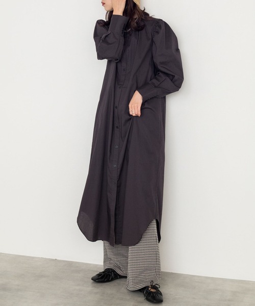 w closet（ダブルクローゼット）の「無地スタンドネックボリューム袖シャツワンピース（シャツワンピース・レディース・オフホワイト/スモークピンク/スミクロ・FREE）」の3枚目の写真