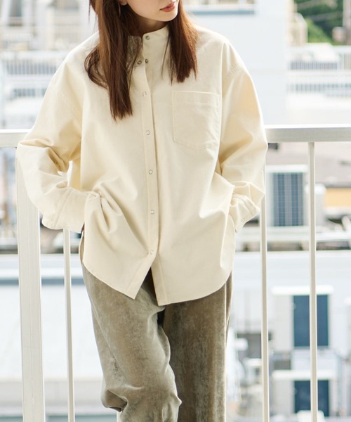 RIVE DROITE（リヴドロワ）の「程よく抜け感も演出してくれる　コーデュロイシャツ（シャツ/ブラウス・レディース・オフホワイト/カーキ・FREE）」の2枚目の写真