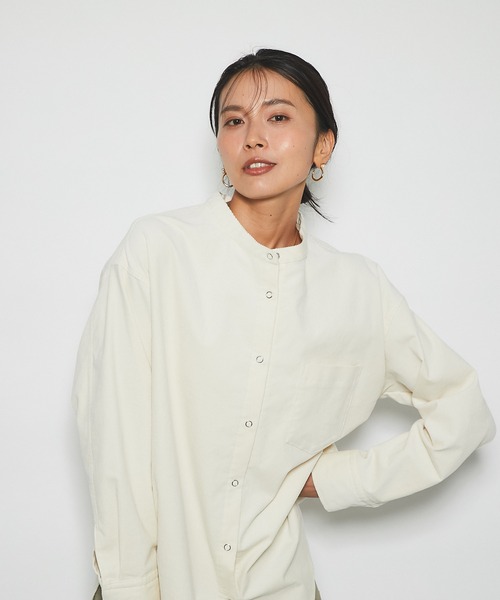 RIVE DROITE（リヴドロワ）の「程よく抜け感も演出してくれる　コーデュロイシャツ（シャツ/ブラウス・レディース・オフホワイト/カーキ・FREE）」の6枚目の写真
