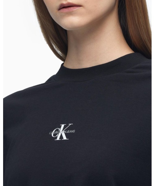 Calvin Klein Jeans(カルヴァンクラインジーンズ)の「AR マイクロ モノグラム ルーズ ロングスリーブ Tシャツ(Tシャツ/カットソー・レディース・ホワイト/ブラック・S/M/L/XS)」の5枚目の写真