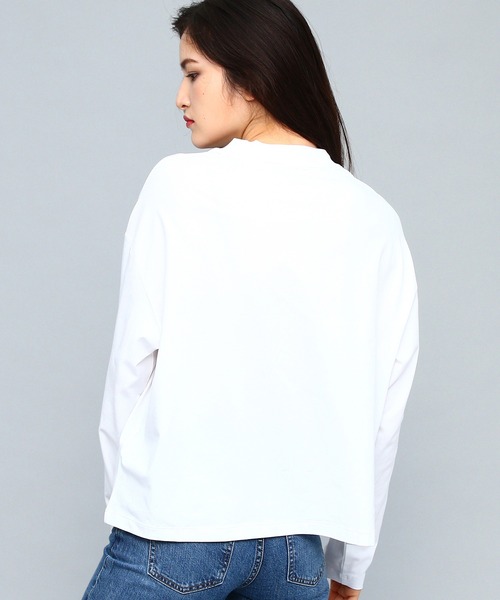 Calvin Klein Jeans(カルヴァンクラインジーンズ)の「AR マイクロ モノグラム ルーズ ロングスリーブ Tシャツ(Tシャツ/カットソー・レディース・ホワイト/ブラック・S/M/L/XS)」の11枚目の写真