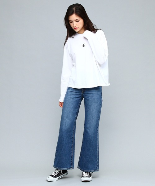 Calvin Klein Jeans(カルヴァンクラインジーンズ)の「AR マイクロ モノグラム ルーズ ロングスリーブ Tシャツ(Tシャツ/カットソー・レディース・ホワイト/ブラック・S/M/L/XS)」の8枚目の写真