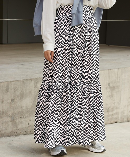 byYOUANCE（バイユアンス）の「ボリュームティアードロングスカート（スカート・レディース・ブラック/その他1・FREE）」の11枚目の写真