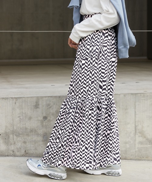 byYOUANCE（バイユアンス）の「ボリュームティアードロングスカート（スカート・レディース・ブラック/その他1・FREE）」の13枚目の写真