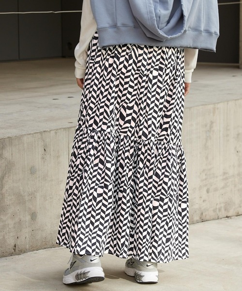 byYOUANCE（バイユアンス）の「ボリュームティアードロングスカート（スカート・レディース・ブラック/その他1・FREE）」の14枚目の写真