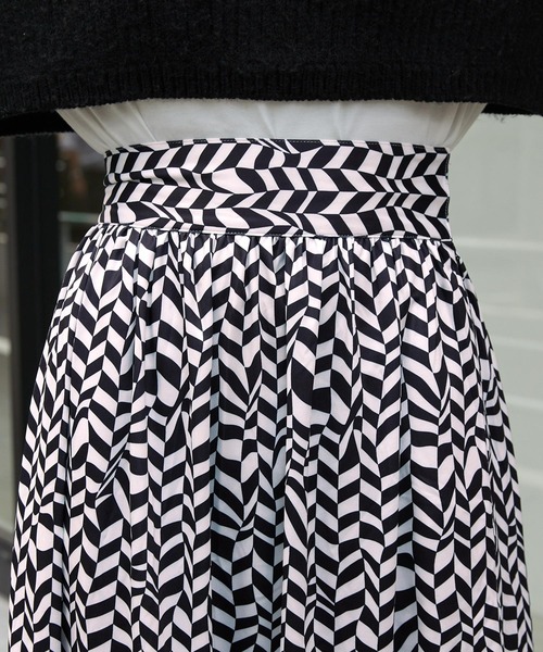 byYOUANCE（バイユアンス）の「ボリュームティアードロングスカート（スカート・レディース・ブラック/その他1・FREE）」の17枚目の写真