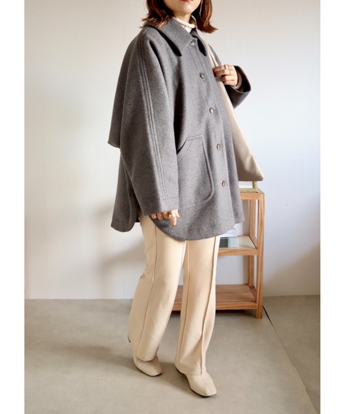 Amourire（アムリール）の「【yumi.コラボ】ポンチョコート（ブルゾン・レディース・チャコールグレー/ベージュ/モカ・M/L）」の7枚目の写真