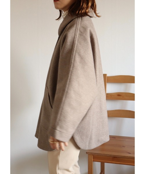 Amourire（アムリール）の「【yumi.コラボ】ポンチョコート（ブルゾン・レディース・チャコールグレー/ベージュ/モカ・M/L）」の10枚目の写真