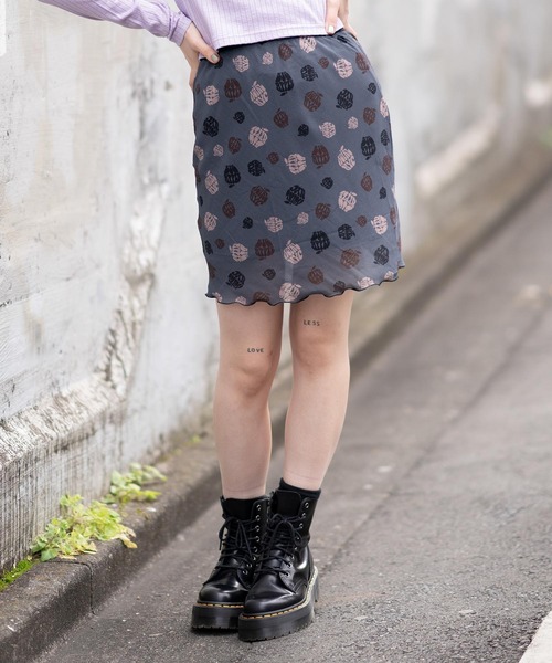 X-girl(エックスガール)の「APPLE GIRL SHEER SKIRT(スカート・レディース・ブラック/ベージュ/ライトブルー・S/M)」の2枚目の写真