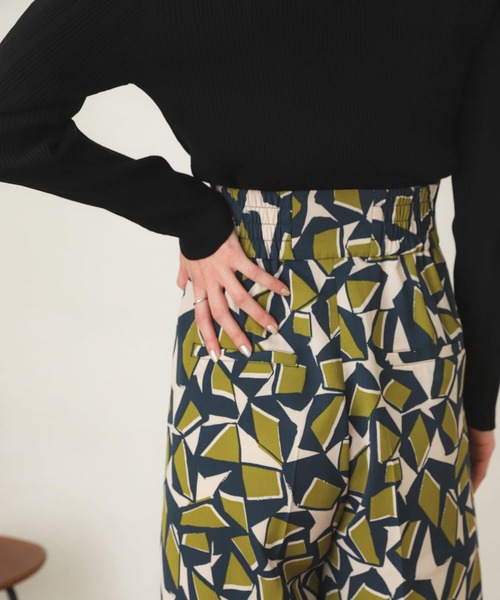 SENSE OF PLACE by URBAN RESEARCH（センスオブプレイスバイアーバンリサーチ）の「キカプリントハイウエストパンツ（その他パンツ・レディース・グリーン系その他/ブラウン系その他・SMALL/MEDIUM）」の19枚目の写真