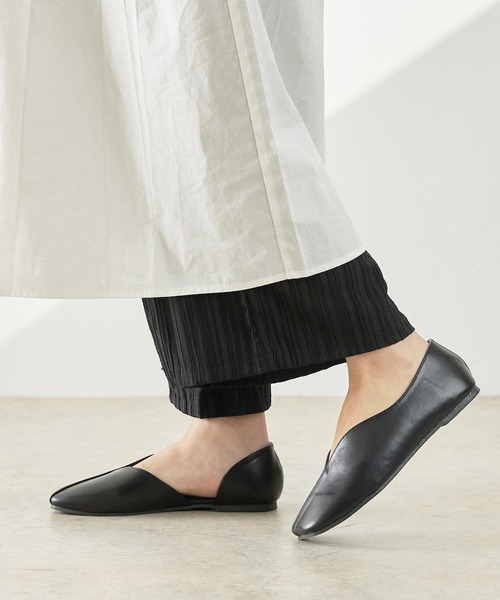 menue（メヌエ）の「サイドカットスクエアトゥパンプス（パンプス・レディース・アイボリー/ブラック/ブラウン・21.5cm/22.0cm/22.5cm/23.0cm/23.5cm/24.0cm/24.5cm/25.0cm/25.5cm/26.0cm）」の3枚目の写真