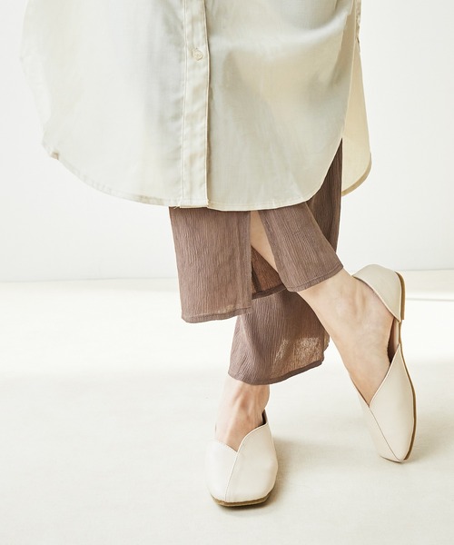 menue（メヌエ）の「サイドカットスクエアトゥパンプス（パンプス・レディース・アイボリー/ブラック/ブラウン・21.5cm/22.0cm/22.5cm/23.0cm/23.5cm/24.0cm/24.5cm/25.0cm/25.5cm/26.0cm）」の19枚目の写真