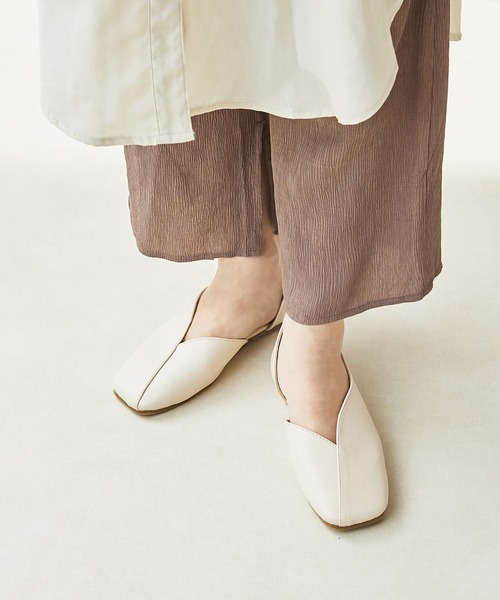menue（メヌエ）の「サイドカットスクエアトゥパンプス（パンプス・レディース・アイボリー/ブラック/ブラウン・21.5cm/22.0cm/22.5cm/23.0cm/23.5cm/24.0cm/24.5cm/25.0cm/25.5cm/26.0cm）」の22枚目の写真