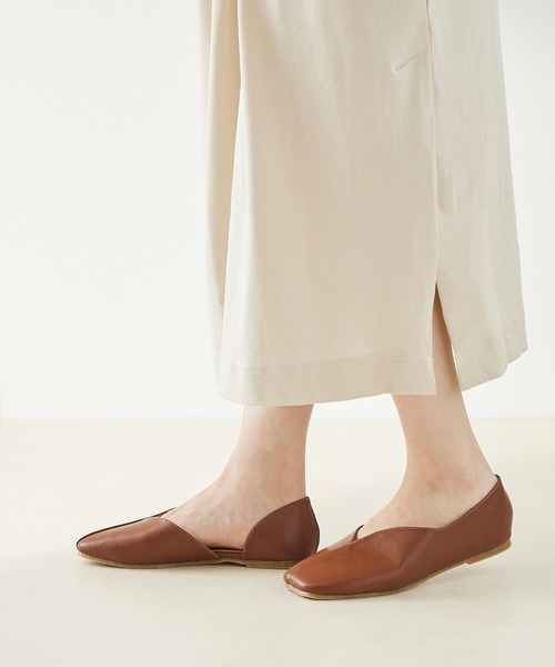 menue（メヌエ）の「サイドカットスクエアトゥパンプス（パンプス・レディース・アイボリー/ブラック/ブラウン・21.5cm/22.0cm/22.5cm/23.0cm/23.5cm/24.0cm/24.5cm/25.0cm/25.5cm/26.0cm）」の10枚目の写真