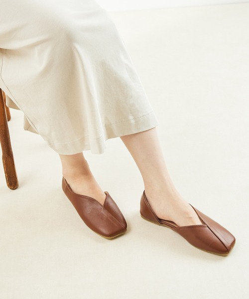 menue（メヌエ）の「サイドカットスクエアトゥパンプス（パンプス・レディース・アイボリー/ブラック/ブラウン・21.5cm/22.0cm/22.5cm/23.0cm/23.5cm/24.0cm/24.5cm/25.0cm/25.5cm/26.0cm）」の18枚目の写真