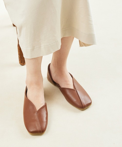 menue（メヌエ）の「サイドカットスクエアトゥパンプス（パンプス・レディース・アイボリー/ブラック/ブラウン・21.5cm/22.0cm/22.5cm/23.0cm/23.5cm/24.0cm/24.5cm/25.0cm/25.5cm/26.0cm）」の13枚目の写真