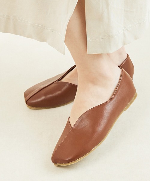 menue（メヌエ）の「サイドカットスクエアトゥパンプス（パンプス・レディース・アイボリー/ブラック/ブラウン・21.5cm/22.0cm/22.5cm/23.0cm/23.5cm/24.0cm/24.5cm/25.0cm/25.5cm/26.0cm）」の7枚目の写真