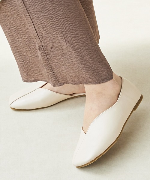 menue（メヌエ）の「サイドカットスクエアトゥパンプス（パンプス・レディース・アイボリー/ブラック/ブラウン・21.5cm/22.0cm/22.5cm/23.0cm/23.5cm/24.0cm/24.5cm/25.0cm/25.5cm/26.0cm）」の14枚目の写真