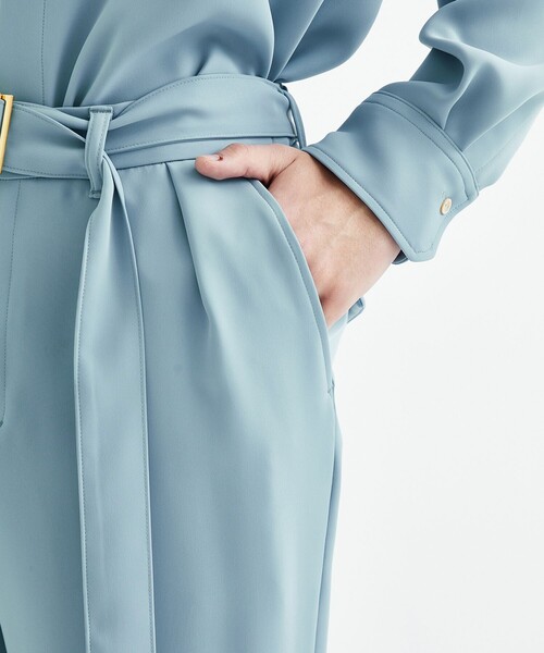 CULLNI(クルニ)の「STUDIOUS限定 BELTED PANTS(スラックス・メンズ・グレイッシュベージュ/ブルー/ブラック・1/2)」の21枚目の写真