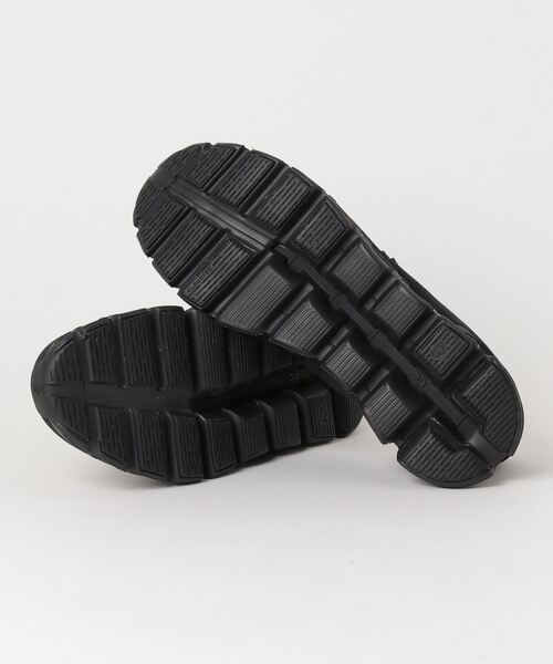 On(オン)の「ON Cloud 5 / オン クラウドファイブ(スニーカー・メンズ・ブラック・8/9/8.5/9.5/10.5/7.5/10/11)」の3枚目の写真