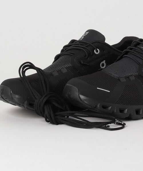 On(オン)の「ON Cloud 5 / オン クラウドファイブ(スニーカー・メンズ・ブラック・8/9/8.5/9.5/10.5/7.5/10/11)」の4枚目の写真