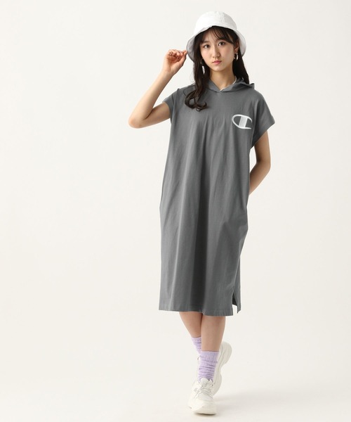 repipi armario(レピピ アルマリオ)の「☆champion×repipi☆フードワンピース(ワンピース・キッズ・杢グレー/スミクロ・SMALL/MEDIUM/LARGE)」の4枚目の写真