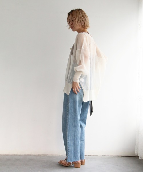 notch.(ノッチ)の「シアーVネックカーディガン(カーディガン/ボレロ・レディース・ホワイト/ブラック・M)」の7枚目の写真