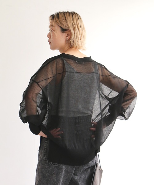 notch.(ノッチ)の「シアーVネックカーディガン(カーディガン/ボレロ・レディース・ホワイト/ブラック・M)」の11枚目の写真