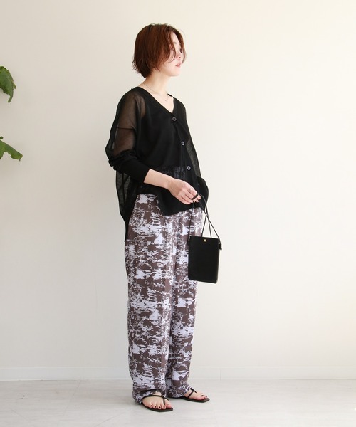 notch.(ノッチ)の「シアーVネックカーディガン(カーディガン/ボレロ・レディース・ホワイト/ブラック・M)」の22枚目の写真