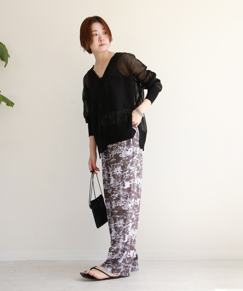 notch.(ノッチ)の「シアーVネックカーディガン(カーディガン/ボレロ・レディース・ホワイト/ブラック・M)」の20枚目の写真