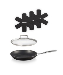 Le Creuset（ルクルーゼ）の「【特別セット】TNS シャロー・フライパン 26cm NC＋ガラスフタ＋パンプロテクターセット（キッチンツール）」