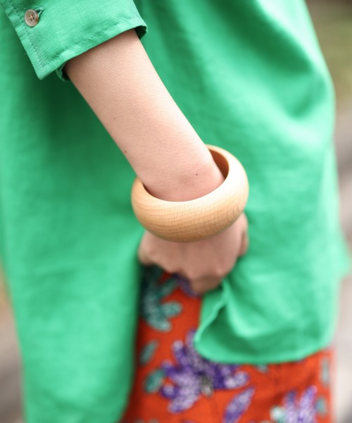 CIAOPANIC TYPY（チャオパニックティピー）の「▽ウッドバングル（バングル/リストバンド・レディース・ライトベージュ・ONE SIZE）」の2枚目の写真