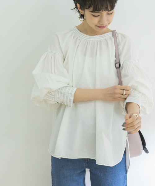 URBAN RESEARCH（アーバンリサーチ）の「配色ステッチパフスリーブBLOUSE（Tシャツ/カットソー・レディース・ブルー系その他/オフホワイト・FREE）」の9枚目の写真