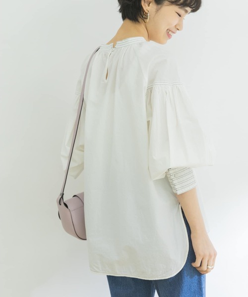 URBAN RESEARCH（アーバンリサーチ）の「配色ステッチパフスリーブBLOUSE（Tシャツ/カットソー・レディース・ブルー系その他/オフホワイト・FREE）」の12枚目の写真