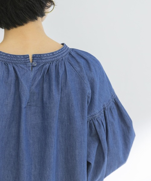 URBAN RESEARCH（アーバンリサーチ）の「配色ステッチパフスリーブBLOUSE（Tシャツ/カットソー・レディース・ブルー系その他/オフホワイト・FREE）」の21枚目の写真