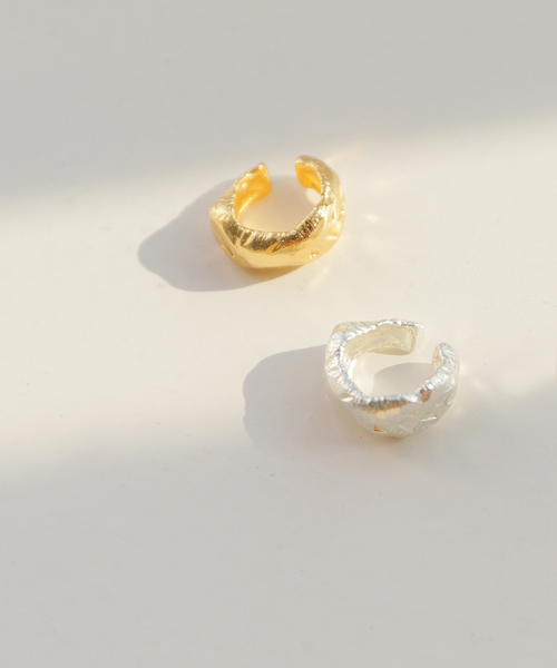 Soierie(ソワリー)の「【Soierie / ソワリー】TERRAZZO EARCUFF:イヤーカフ(イヤーカフ・レディース・シルバー/ゴールド・FREE)」の1枚目の写真