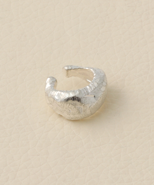 Soierie(ソワリー)の「【Soierie / ソワリー】TERRAZZO EARCUFF:イヤーカフ(イヤーカフ・レディース・シルバー/ゴールド・FREE)」の4枚目の写真